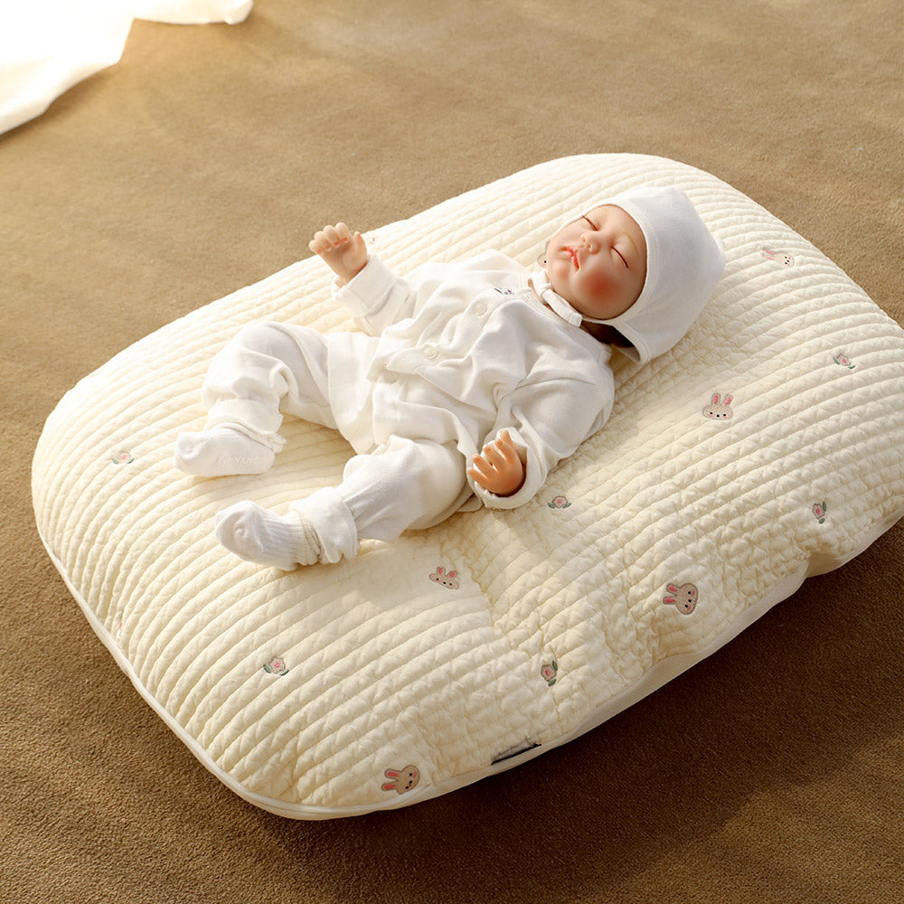 QUILTED NEWBORN LOUNGER MINI RABBIT