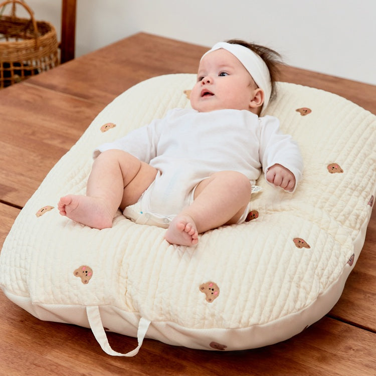 QUILTED NEWBORN LOUNGER MINI BEAR