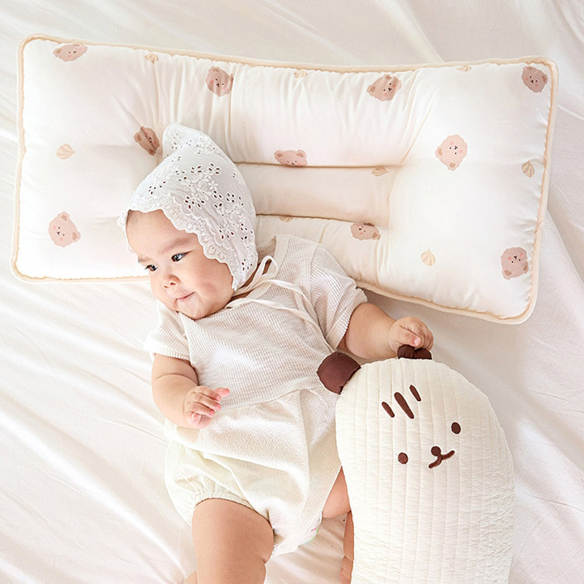 CREAM BEAR WIDE PILLOW