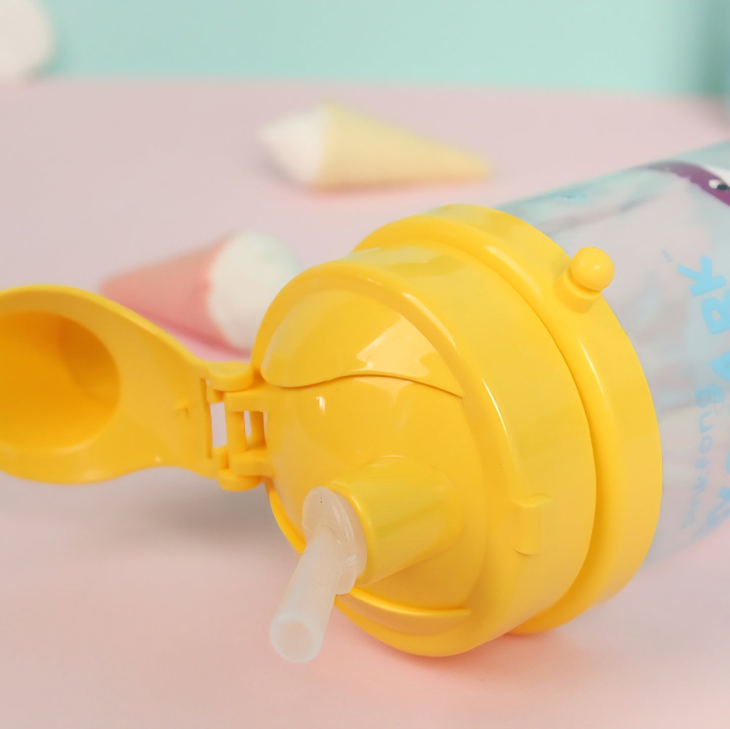 BABY SHARK STRAW BOTTLE