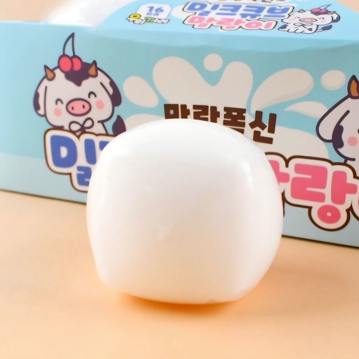 (19) MILK CUBE SQUISHY