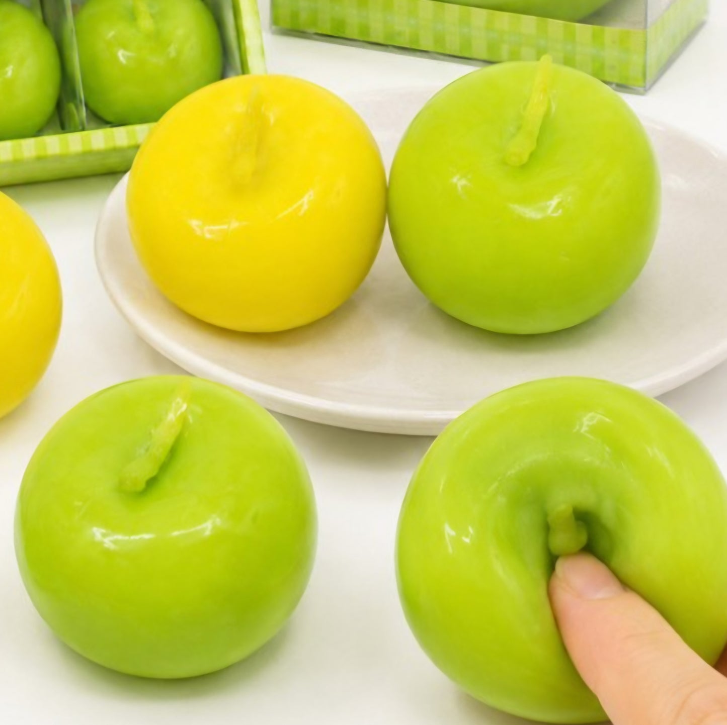 COLOR CHANGE CRUNCHY GREEN APPLE SQUISHY