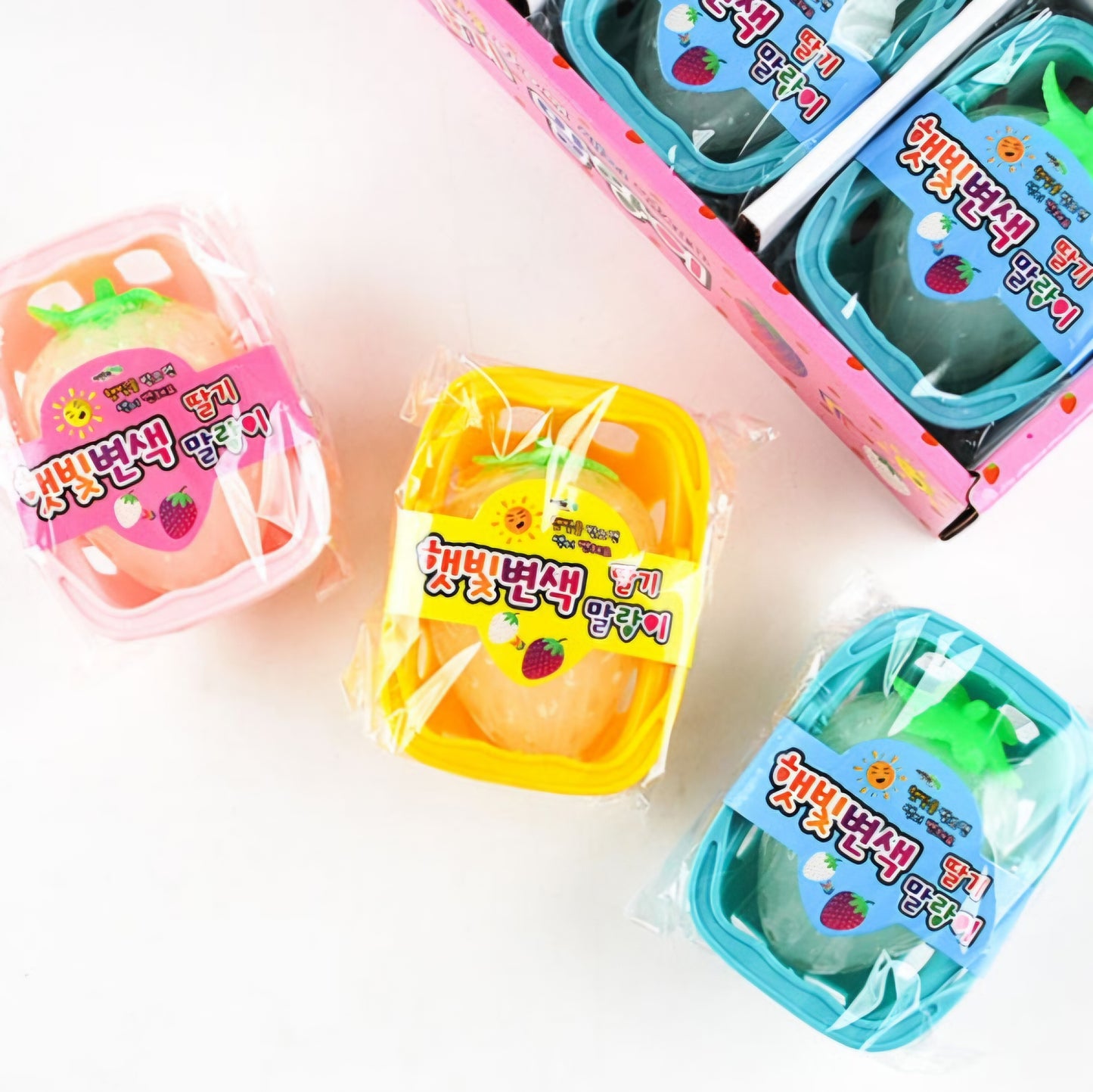 COLOR CHANGE STRAWBERRY SQUISHY RANDOM 2PK
